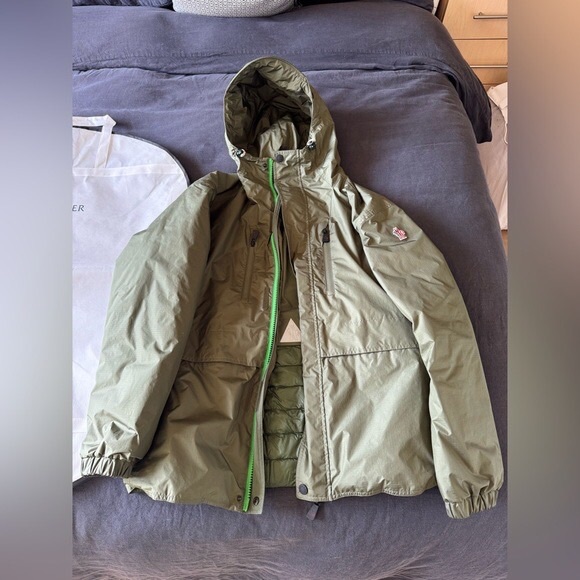 MONCLER GRENOBLE LEUK TECHNO-NYLON
DOWN JACKET - Picture 1 of 8